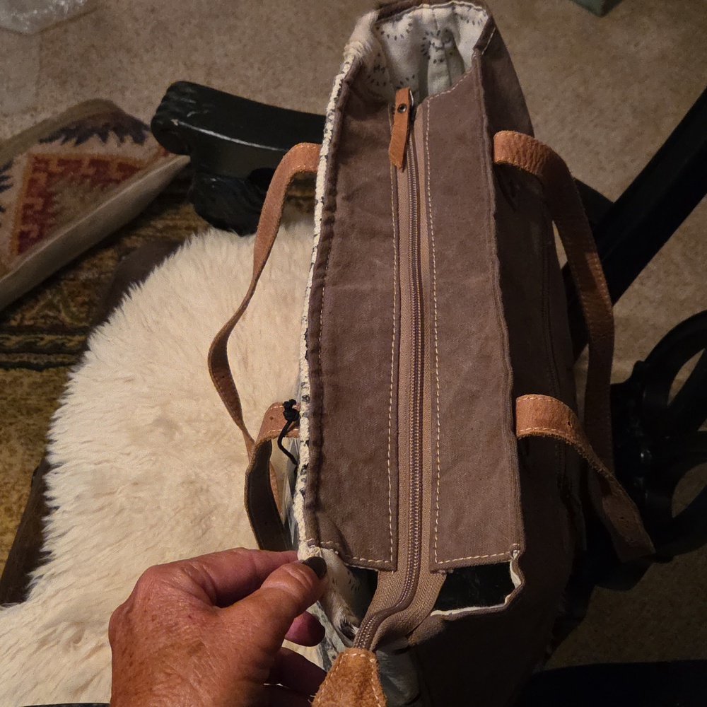 NWT Myra Large Leather Canvas Cowhide Cotton Rug Tote - Picture 12 of 13